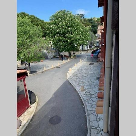 2 pièces de charme au coeur du village de CABRIS Extérieur photo