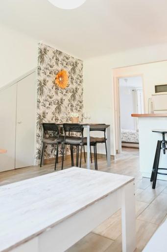 2 pièces de charme au coeur du village de CABRIS Extérieur photo