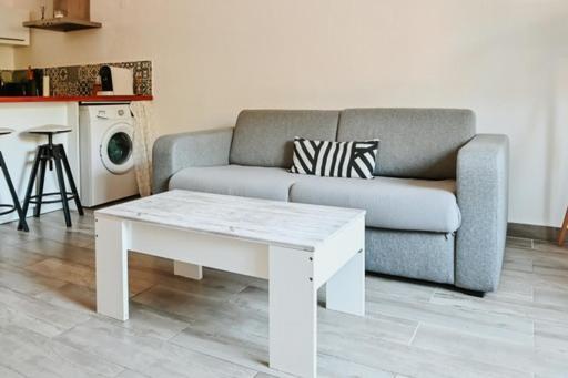 2 pièces de charme au coeur du village de CABRIS Extérieur photo